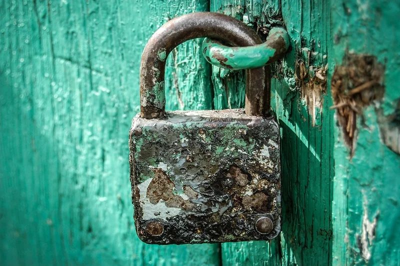 Sécurité et réglementation : ce que j'ai vérifié